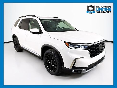 New 2025 Honda Pilot Touring image 1