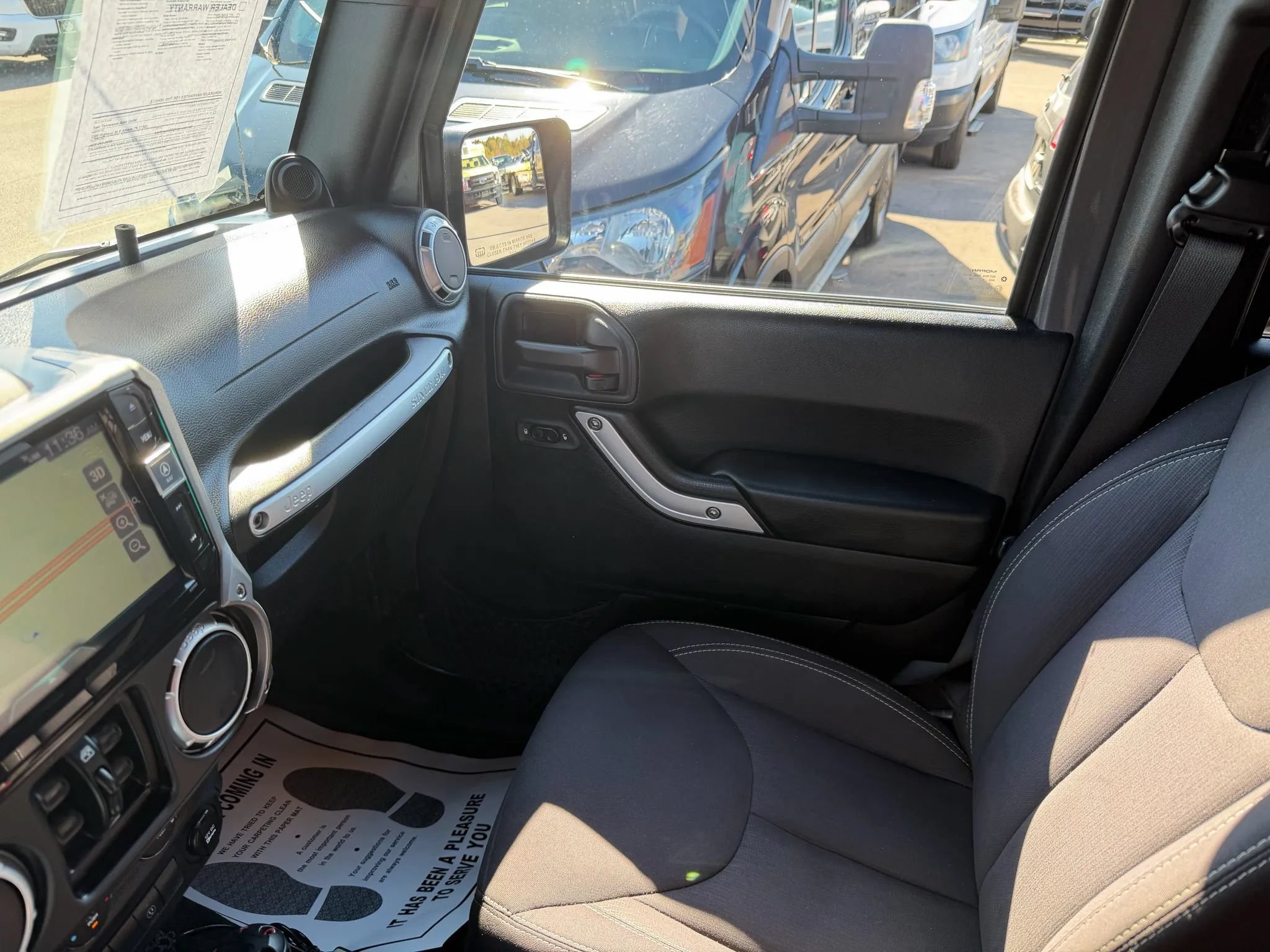 Used 2014 Jeep Wrangler Unlimited Sahara w/ Dual Top Group AWD/4WD image 10