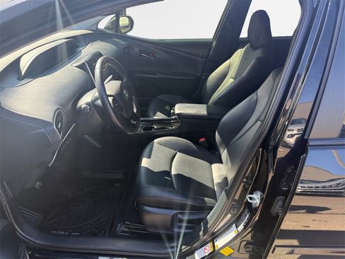 Used 2019 Toyota Prius XLE image 12