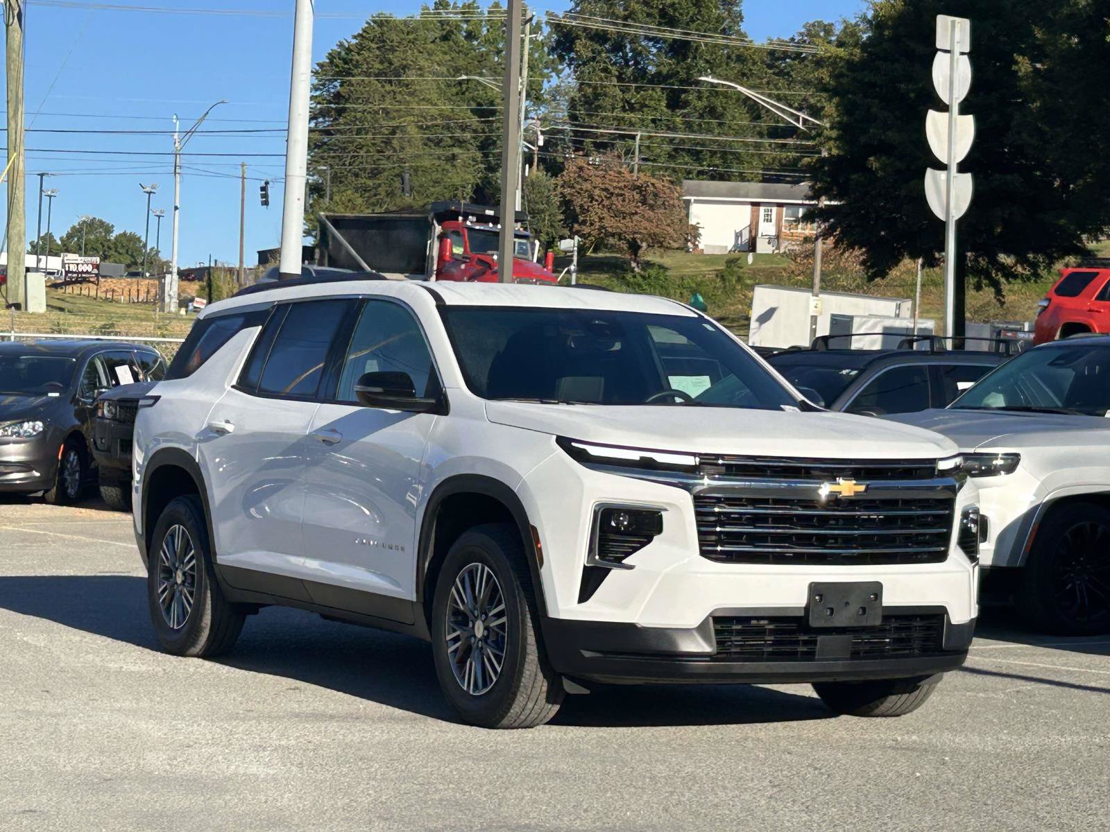 Used 2026 Chevrolet Traverse LT AWD/4WD image 1
