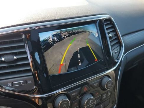 Used 2020 Jeep Grand Cherokee Limited w/ Premium Lighting Group AWD/4WD image 16