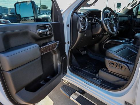 Used 2022 GMC Sierra 3500 Denali w/ Denali Ultimate Package image 32
