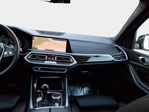 Used 2023 BMW X5 xDrive45e image 13