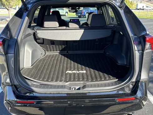 Used 2025 Toyota RAV4 SE image 32