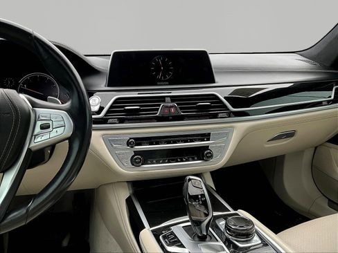 Used 2017 BMW 750i xDrive AWD/4WD image 9