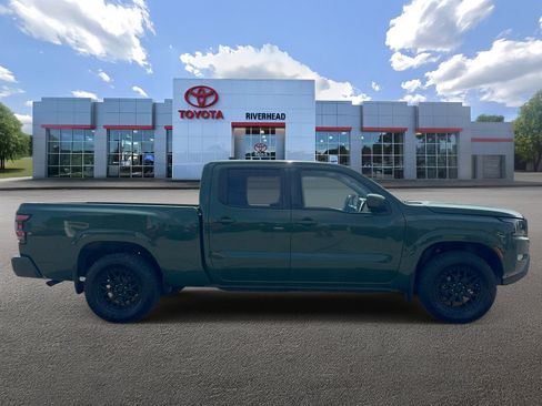 Used 2022 Nissan Frontier SV w/ Technology Package AWD/4WD image 4