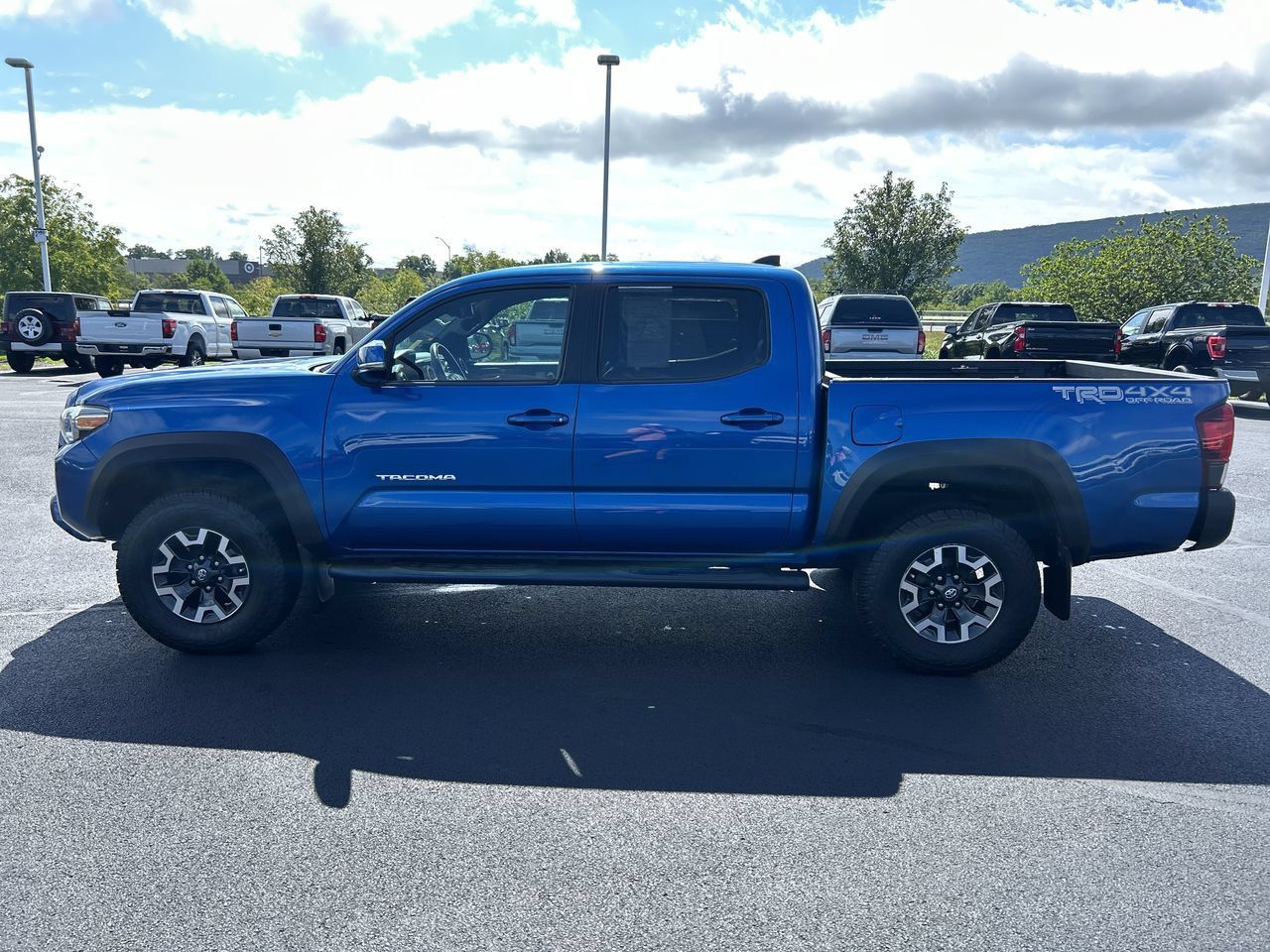 Used 2018 Toyota Tacoma TRD Off-Road w/ Exterior Package AWD/4WD image 4