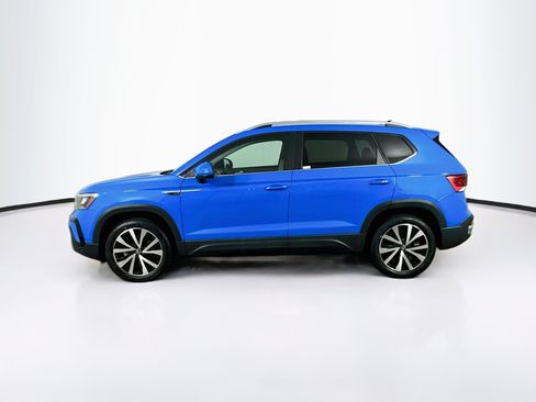 Used 2023 Volkswagen Taos SE w/ Panoramic Sunroof Package FWD image 4