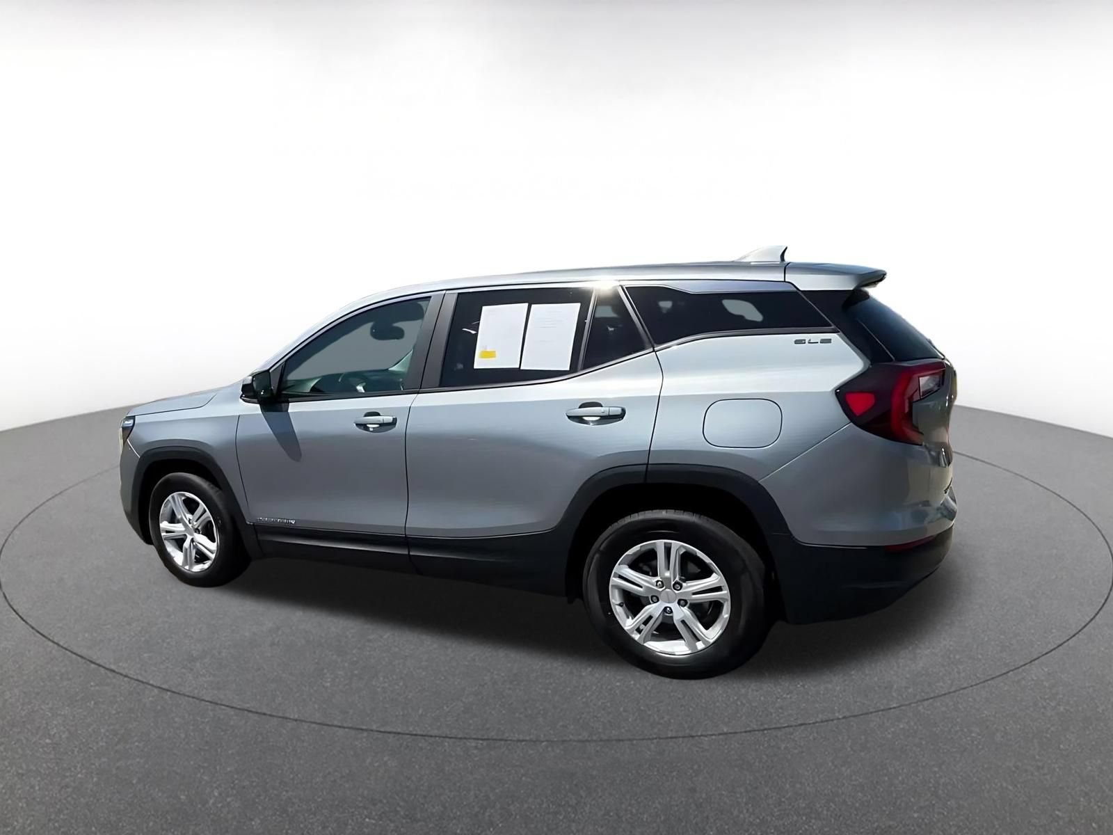Used 2024 GMC Terrain SLE FWD image 9