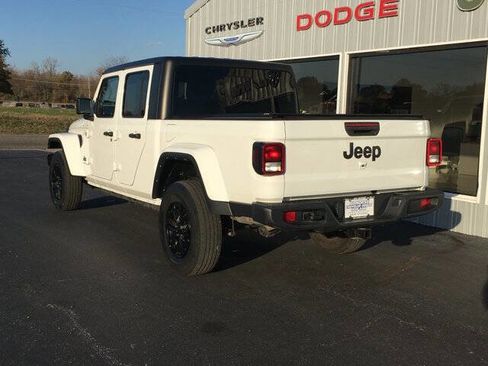 Used 2022 Jeep Gladiator Sport image 5