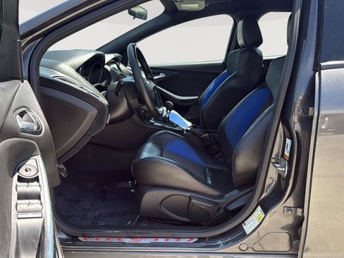 Used 2015 Ford Focus ST w/ Equipment Group 401A FWD image 4