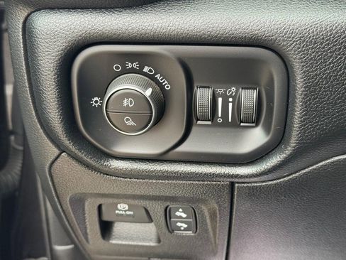 Used 2022 RAM 1500 Laramie AWD/4WD image 19