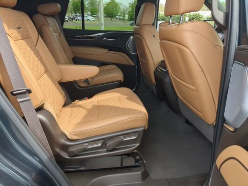 Certified 2022 Cadillac Escalade Premium Luxury w/ Performance Package image 26