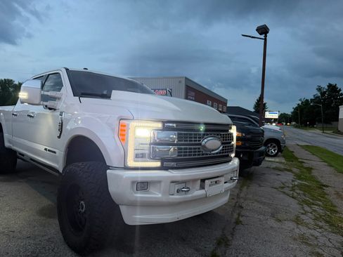 Used 2017 Ford F250 Platinum w/ Platinum Ultimate Package AWD/4WD image 4