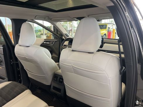 Used 2025 Mitsubishi Outlander SE image 36