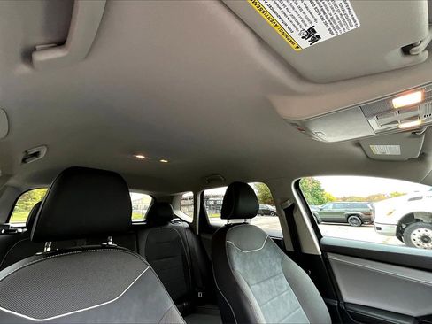 Used 2024 Volkswagen Taos SE image 22