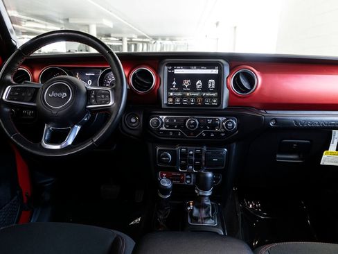 Used 2022 Jeep Wrangler Unlimited Rubicon w/ LED Lighting Group AWD/4WD image 11