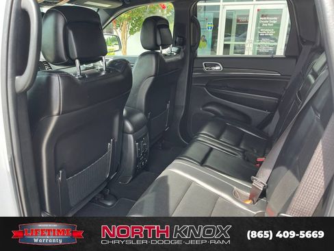Used 2021 Jeep Grand Cherokee Limited w/ Luxury Group II RWD image 17