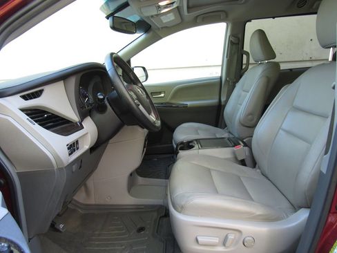 Used 2015 Toyota Sienna XLE w/ XLE Navigation Package AWD/4WD image 10