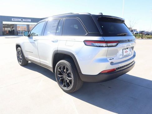 New 2025 Jeep Grand Cherokee Limited image 24