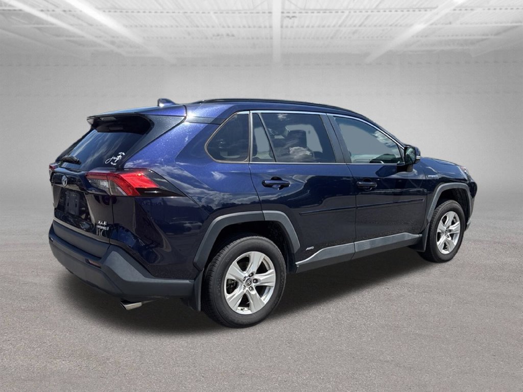 Used 2021 Toyota RAV4 XLE w/ Convenience Package AWD/4WD image 3