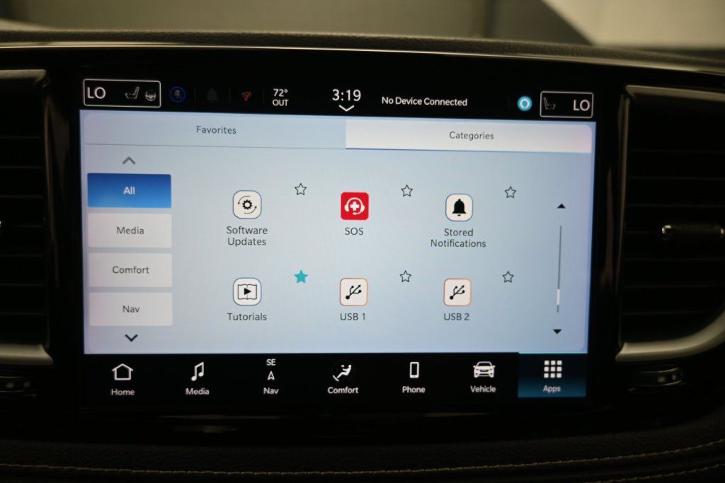Used 2025 Chrysler Pacifica Limited FWD image 13