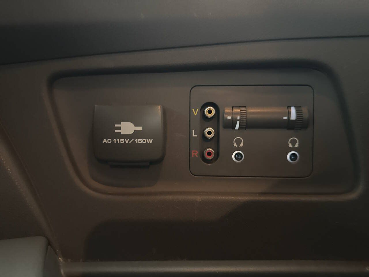 Used 2013 Honda Odyssey Touring Elite image 27