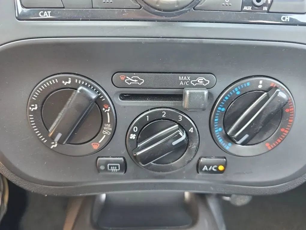 Used 2012 Nissan Juke S FWD image 23