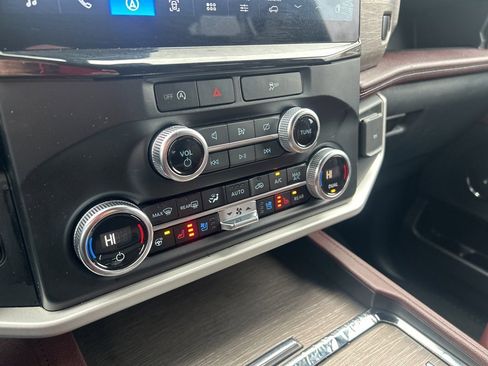 Used 2024 Ford Expedition Max Limited image 18