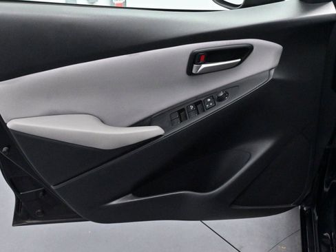 Used 2020 Toyota Yaris LE image 10