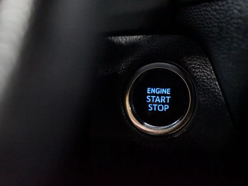 Used 2019 Toyota RAV4 XLE FWD image 22