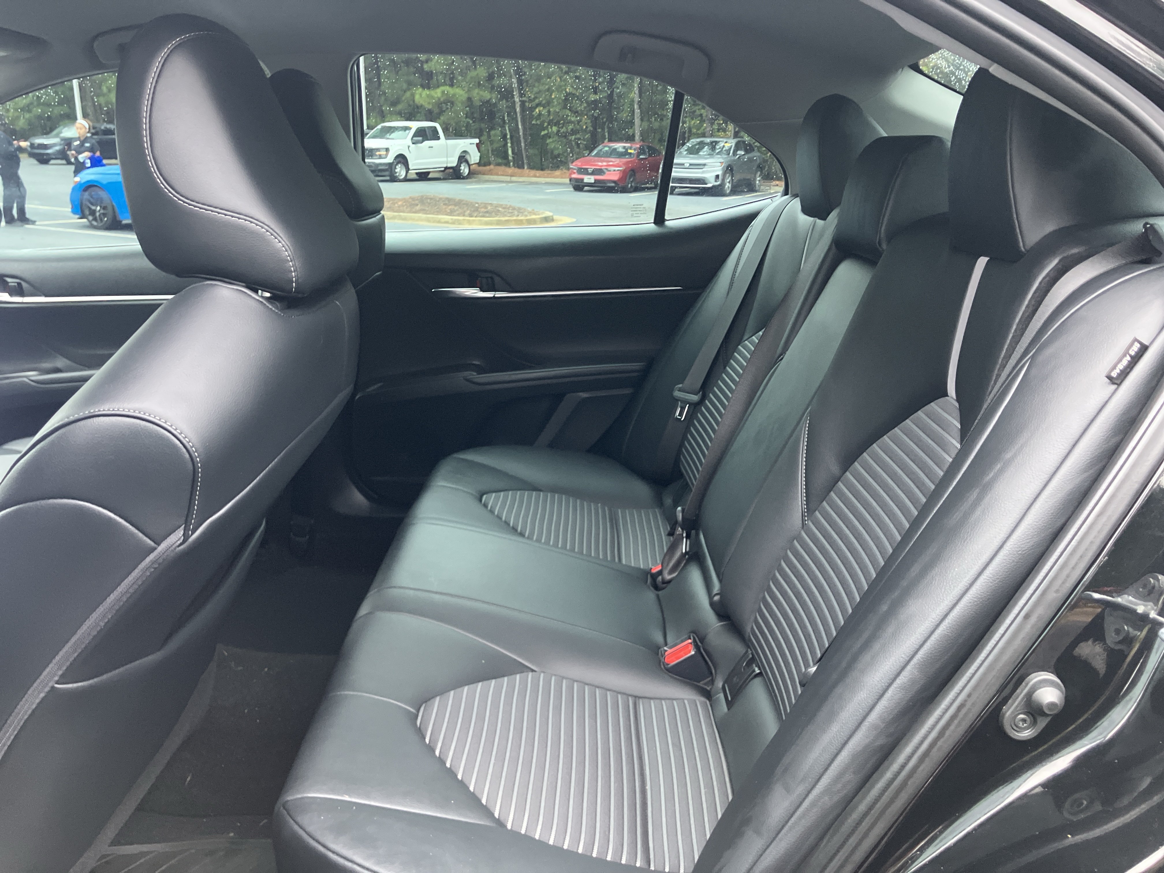 Used 2022 Toyota Camry SE FWD image 9