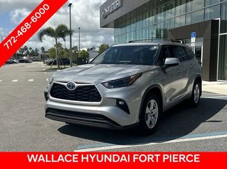 Used 2022 Toyota Highlander LE AWD/4WD video 2