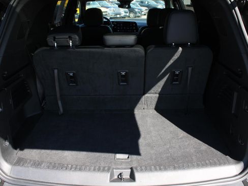Used 2025 Chevrolet Traverse LT AWD/4WD image 8