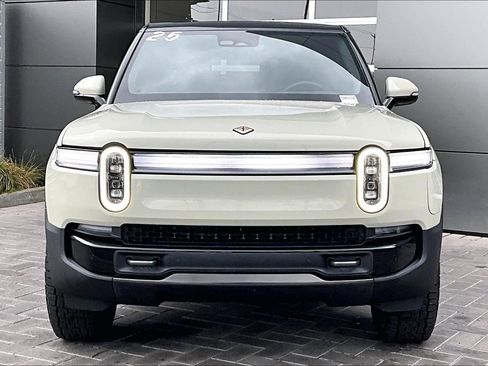 Used 2025 Rivian R1S Premium image 2