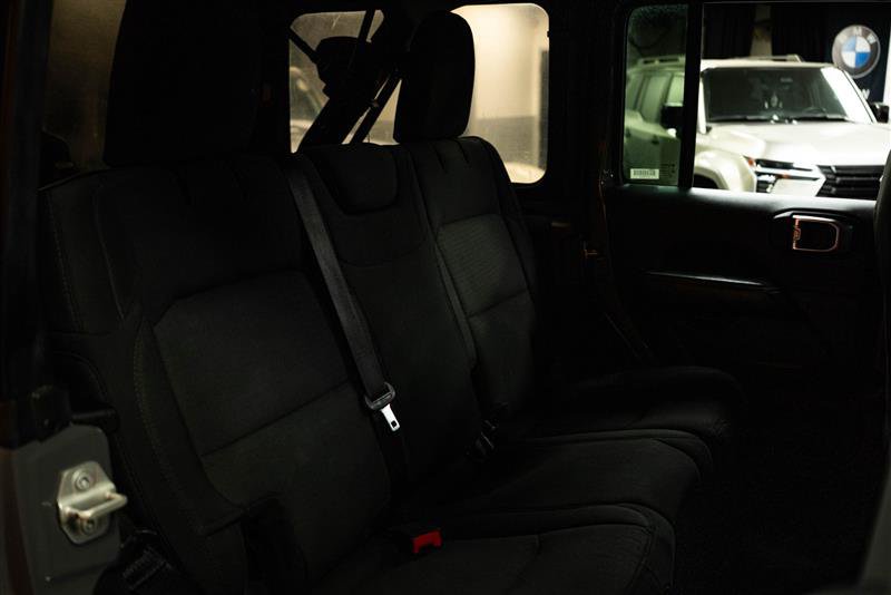 Used 2023 Jeep Wrangler Unlimited Sahara w/ Cold Weather Group AWD/4WD image 11