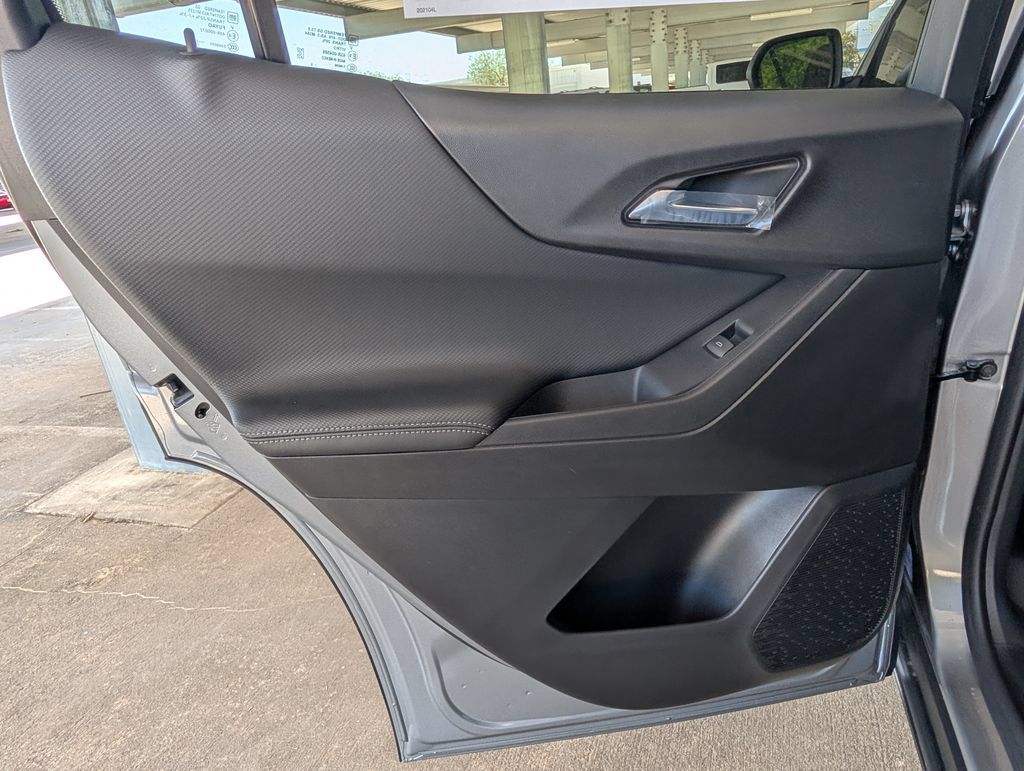 New 2027 Chevrolet Equinox LT w/ Convenience Package II FWD image 8