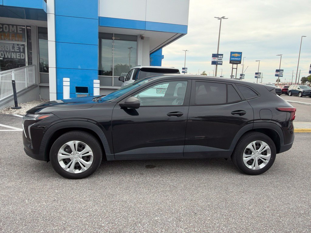 Used 2024 Chevrolet Trax LS FWD image 2