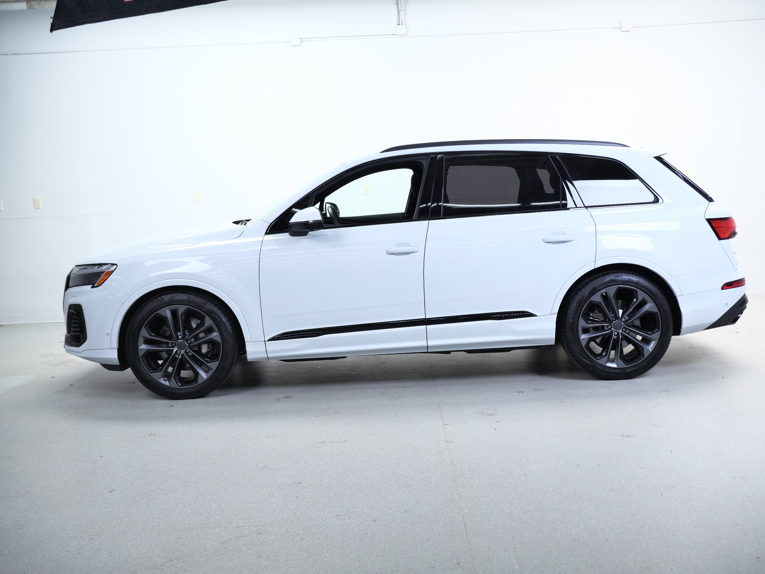 Used 2026 Audi Q7 3.0T Premium Plus w/ Premium Plus Package AWD/4WD image 9