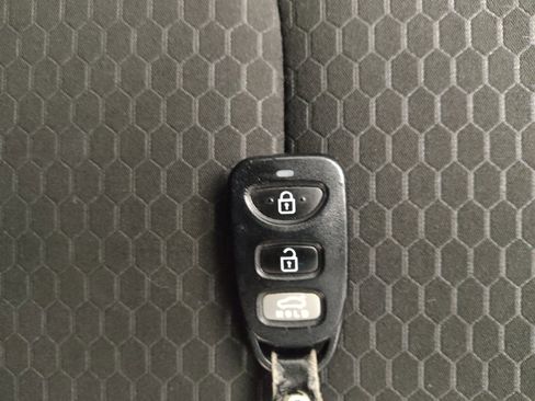 Used 2019 Hyundai Elantra SE w/ Cargo Package FWD image 32