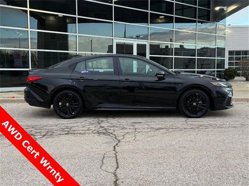 Used 2025 Toyota Camry SE image 2