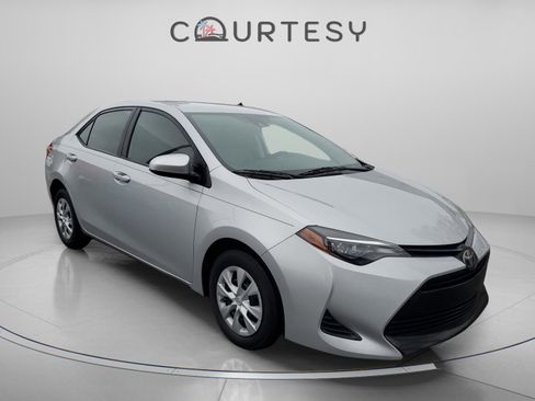 Used 2019 Toyota Corolla L image 2