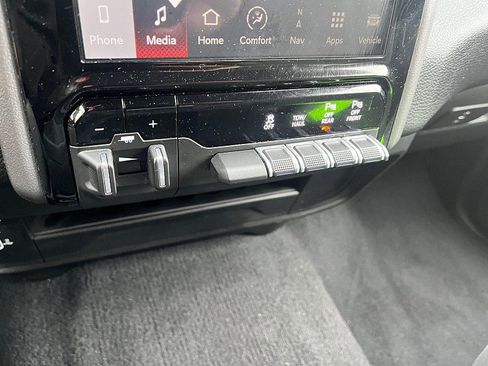 Used 2024 RAM 2500 Big Horn w/ Sport Appearance Package image 18