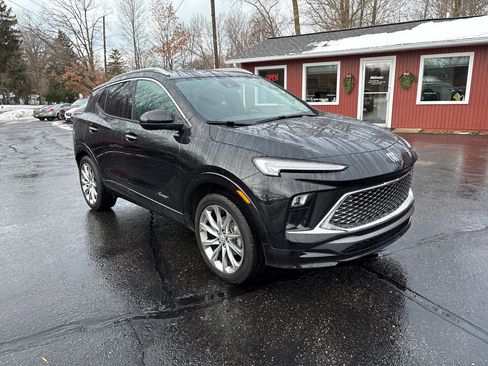 Used 2024 Buick Encore GX Avenir w/ Avenir Technology Package image 2