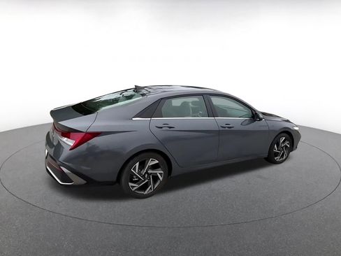 Used 2025 Hyundai Elantra Limited FWD image 14