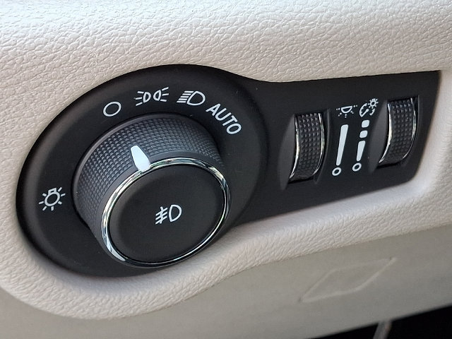 Used 2024 Chrysler Pacifica Touring-L FWD image 26