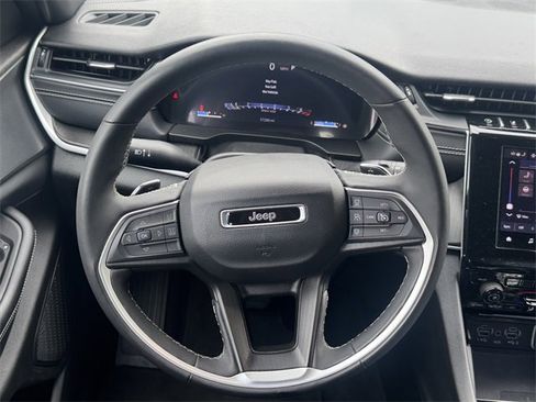 Used 2024 Jeep Grand Cherokee L Laredo image 23