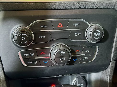 Used 2017 Dodge Charger R/T RWD image 19