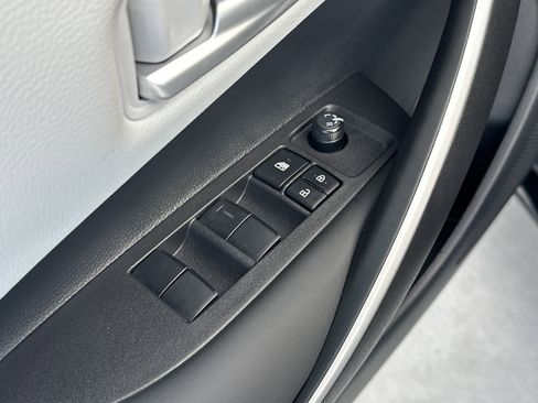 Used 2025 Toyota Corolla SE image 15