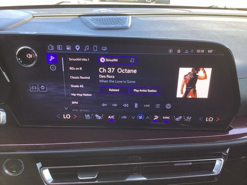 Used 2025 Chevrolet Traverse RS FWD image 24